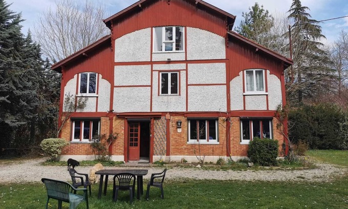 Saint-Hilaire-Saint-Mesmin House | Large house with garden in the middle of apple fields and by the river