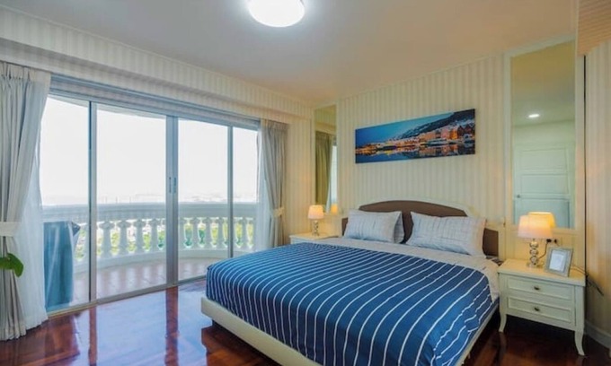 North Pattaya Condo | Large 1 BR Beachfront