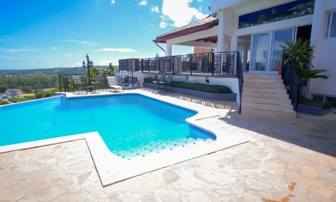 Sosua Villa | Large 10BD party villa, BBQ, ping pong, infinity pool with sea views!