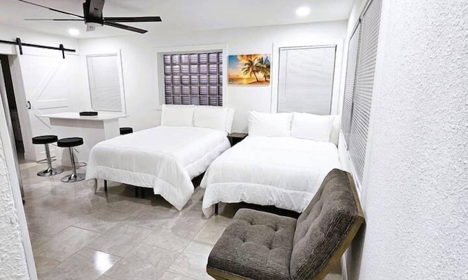 Ortona North Apartment | Large 2 bedroom with Oceanview across from Beach!