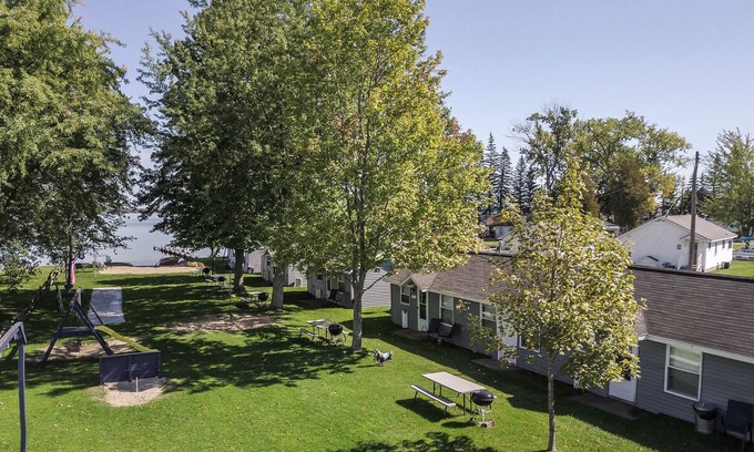 Moorestown Resort | LARGE 2 BR cabin less than 50 steps from the Lake