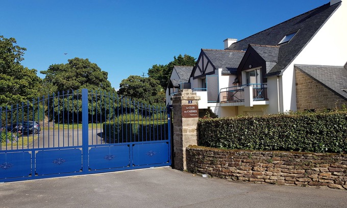 Sarzeau Apartment | Large 2-room apartment with small garden, private parking, shops on foot, 1 km from the gulf