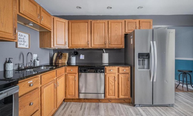 Downtown Indianapolis House | Large 2 story home with fenced back yard