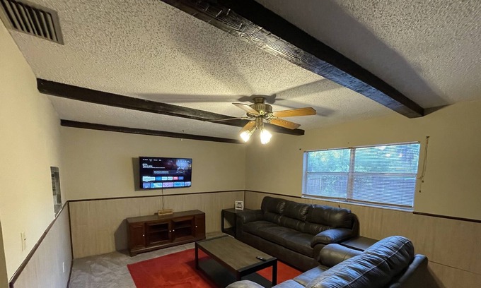 Greater Pinellas Point House | Large 3/2 House in Beautiful St Pete Florida