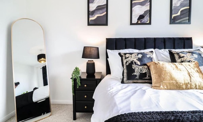 Royal Tunbridge Wells House | Large 3 Bed - Free Parking - Long Stay Discount