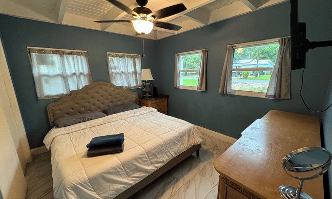 Fort Walton Beach House | Large 3 bedroom house in central fort Walton close to beach bases and shops