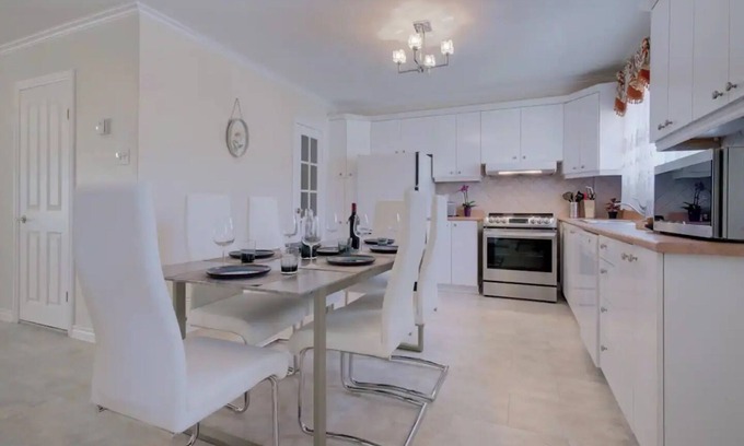 Lafleche Apartment | Large 3BDR Apartment with free parking near downtown.