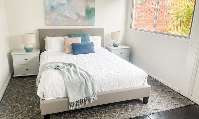 Freshwater House | Large 4 bdrm Freshwater House. WALK TO BEACH. Pet friendly. HUGE YARD