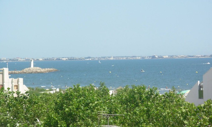 Le Couchant Apartment | Large 4-bedroom waterfront apartment with 90m2 terrace and sea view