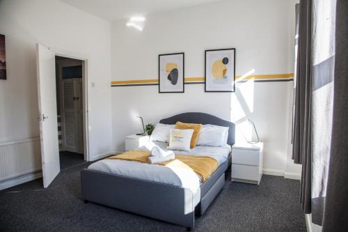 Wallasey Apartment | Large 4-Bedroom House, 6 Beds, Comfortable Home-from-Home, Great Deals