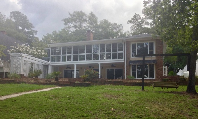Santee House | Large 4 Bedroom in Gated Golf Community on scenic cove off Lake Marion with pool