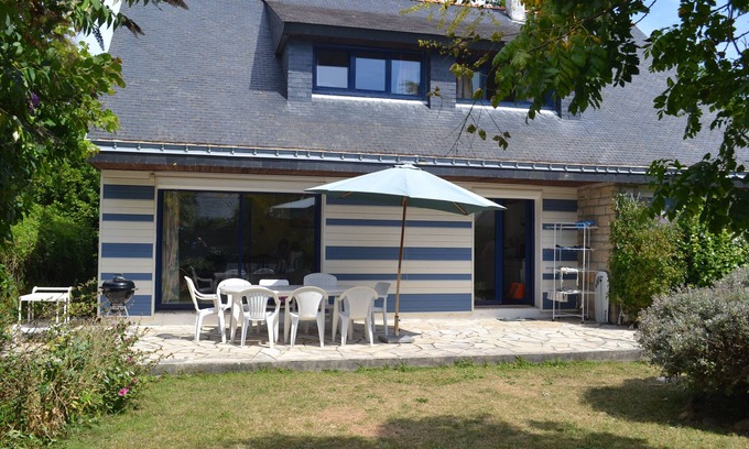 Arzon Villa | Large 5 Bedroom Villa, 100M Beach, Garden with Trees