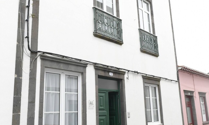 Ponta Delgada House | LARGE ACCOMMODATION ON FIRST FLOOR HOME OF THE 3-BEDROOM HOST