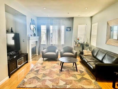 Bayshore Heights House | Large and Cozy Home 2BD 2BA Near SF