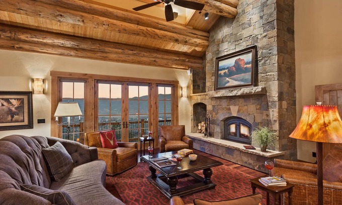 Steamboat Springs House | Large and Luxurious + Hot Tub + Elevator + Close to Skiing - Panorama Grande