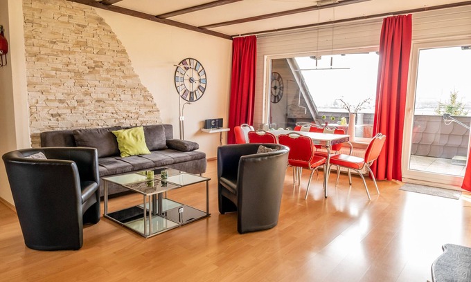 Sandershausen Apartment | Large apartment, 3 bedrooms, quiet, close to the city center, south-facing balcony, free parking spaces