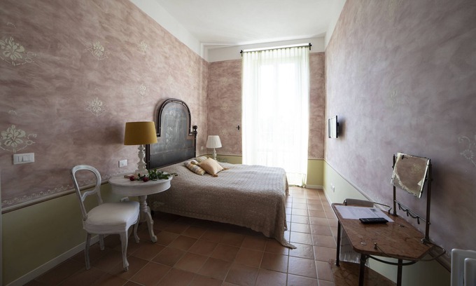 Livorno Apartment | Large apartment in a historic building in the historic center of Livorno.