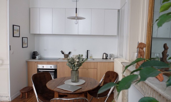 Bourgogne Apartment | Large artist's apartment, charm & hyper center