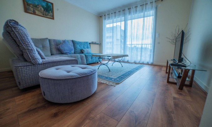 Angers Apartment | 🔹 ✨ Large Bright Apartment | 3 Bedrooms | Downtown + Parking 🚗