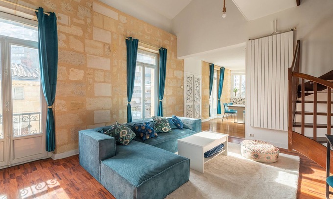Bordeaux City Centre Apartment | Large bright duplex in Bordeaux
