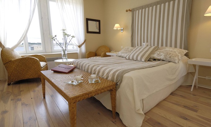 L'Aber Vrac'h Apartment | Large bright studio, feet in the water and a great view of the Aber Wrac'h