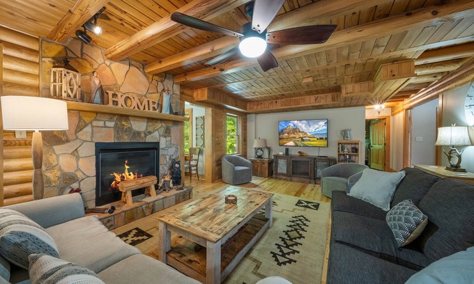 Boone Cabin | Large Cabin in Great Location