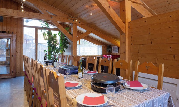 Mont-de-Lans Ski Chalet | Large chalet at the foot of the slopes, 8 bedrooms and 8 bathrooms and sauna