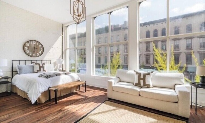 West Main Historic District Apartment | Large, Charming historic flat, Downtown/Bourbon trail/Yum Center