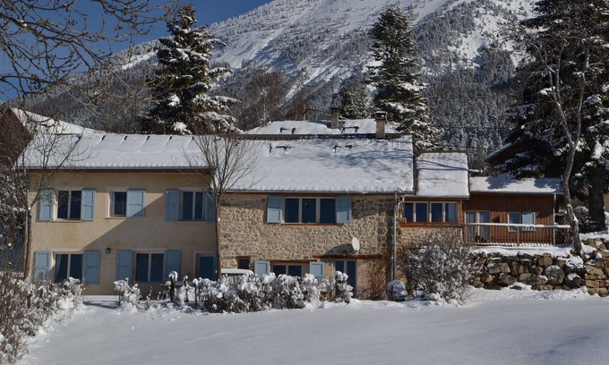 Seyne House | Large charming mountain retreat for 12, close to ski resorts and lake with beach
