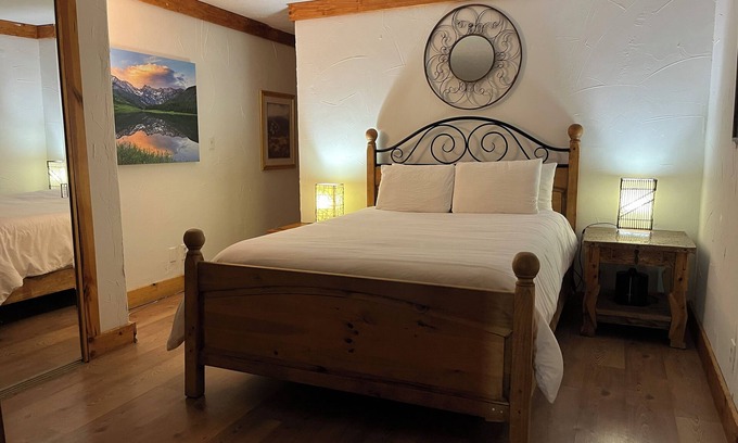Taos Ski Valley Condo | Large, Comfortable Condo Makes Perfect Basecamp