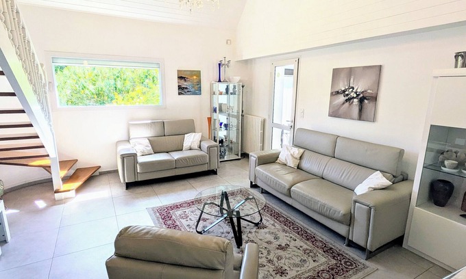 Vannes House | LARGE COSY HOUSE 14 persons OPEN SPACES GARDEN PARKINGS BEACH
