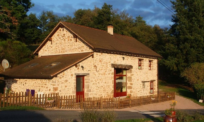 Barrais-Bussolles Cottage | Large cottage in Bussolles with pets allowed