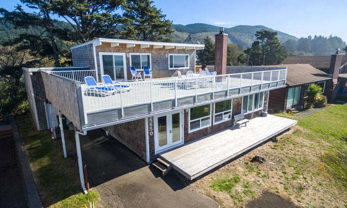 Rockaway Beach House | Large Deck at this Oceanfront home with Views of Twin Rocks, Beach and Lake