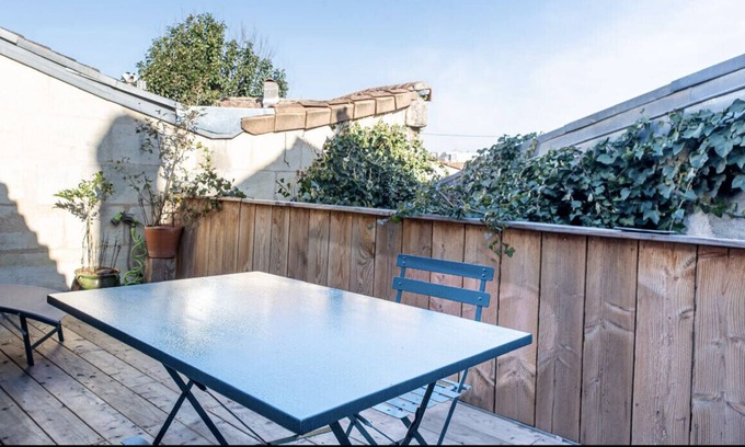 Nansouty-Saint-Genes Apartment | Large duplex house with terrace in Bordeaux