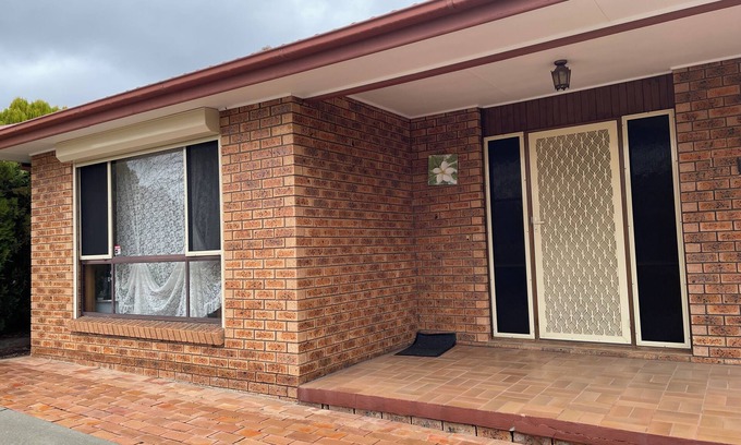 Isabella Plains House | Large Ensuite with small kitchnett