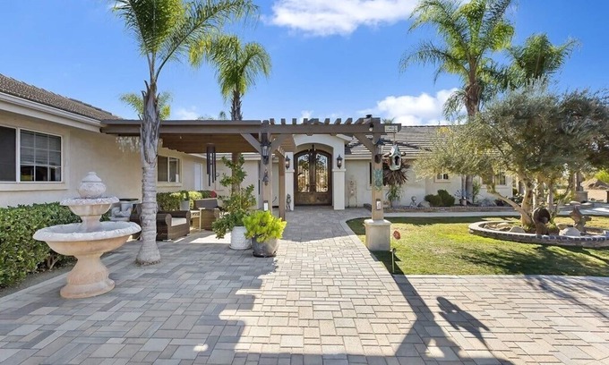 Temecula House | Large Estate in Temecula wine country.