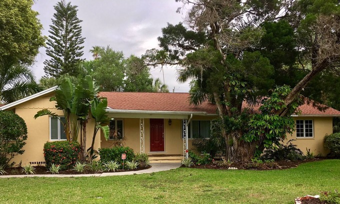 Indian Beach Sapphire Shores House | Large, Estate-Like Home & Cottage W/ Pool Near Museum, John Ringling Home, Bay!