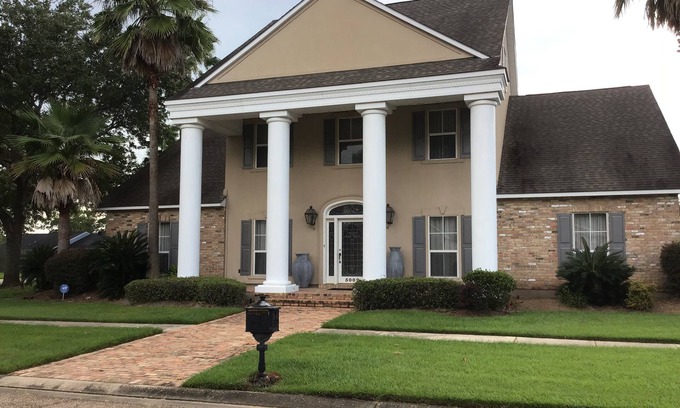 Shenandoah House | Large Executive 3 bedroom gorgeous entertainment home in Baton Rouge