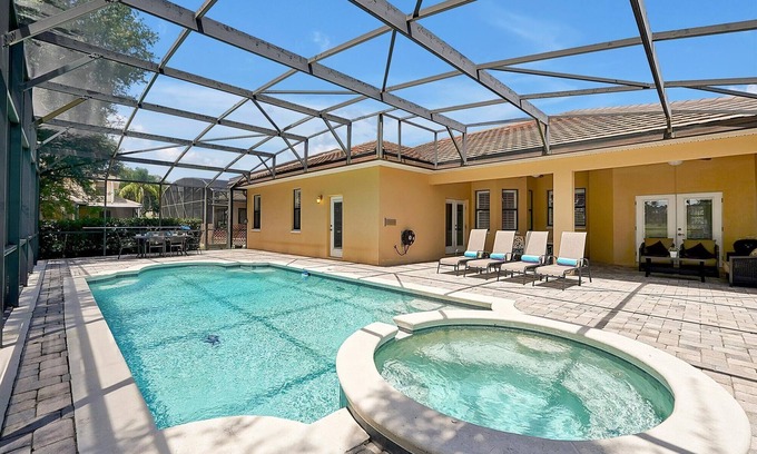 Calabria House | Large Executive 4 Bedroom, 3 Bathroom pool home withConservation View