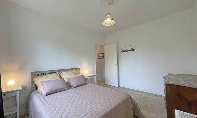 Longny-au-Perche Cottage | Large Family & Friends Home, Pets Welcome