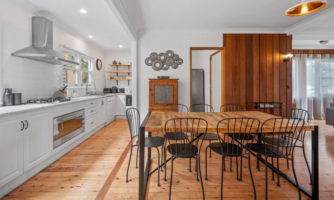 Basin View House | Large family friendly home close to Jervis Bay, Huskisson and great beaches