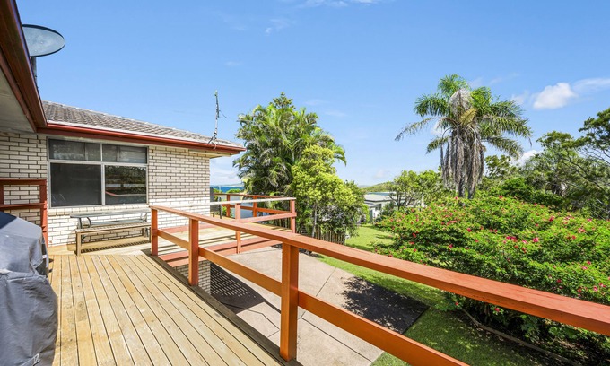 Crescent Head House | LARGE FAMILY HOME WITH OCEAN VIEWS SUIT EXTENDED FAMILIES