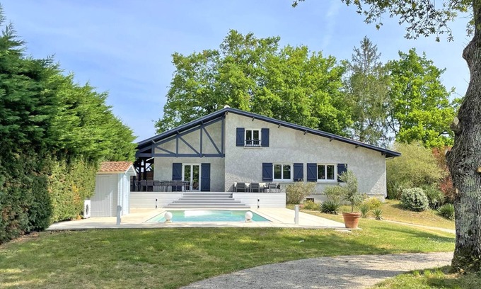 Lacanau Villa | Large family villa with swimming pool and wooded grounds