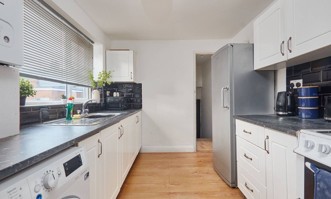 Newcastle-upon-Tyne House | Large Flat Close to The City Centre - Sleeps 12