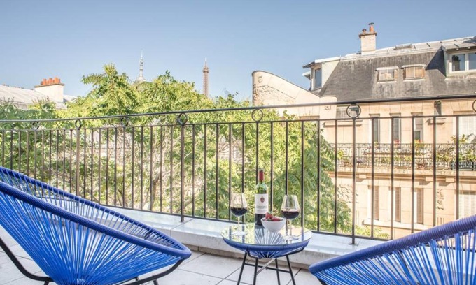 Passy Apartment | Large flat for 4 people with terrace and view on the Eiffel Tower