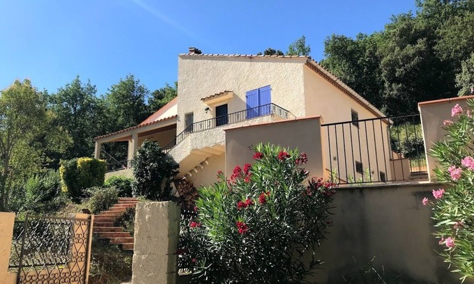 Reynes Villa | Large fully air conditioned luxury villa with pool in beautiful location