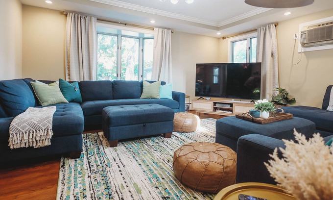 Macalester - Groveland House | Large Groups Unite 💚 Coffee Bar 💚 2 Dining Rooms for Maximum Game Fun
