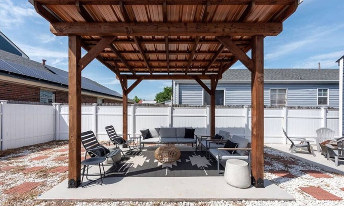 Mid-City House | Large Home w/Back Yard Oasis | Perfect for Groups
