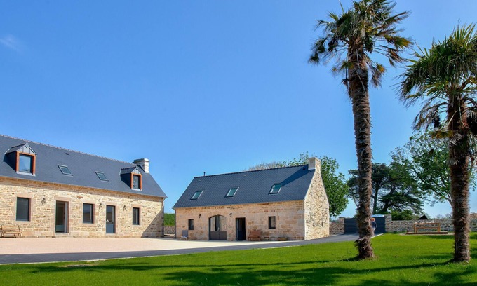 Plovan Ski Chalet | Large house and park for 10 with your family