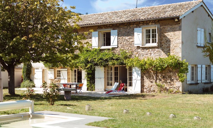 Vauxrenard House | Large house in the vineyards, with character and a large secure swimming pool